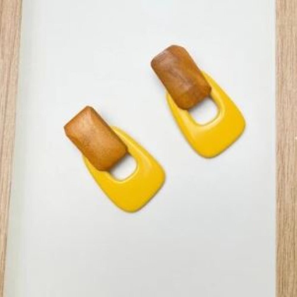 NEW Retro Mod Mustard Yellow Resin and Wood Doorknocker Statement Earrings Drop